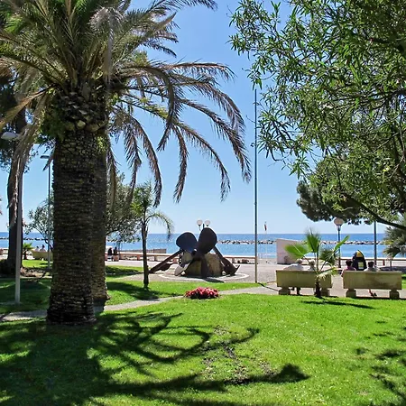 Lo Scoglio By Interhome *